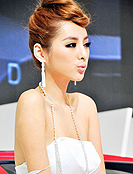 è¡¨æå¥³ç°èº«