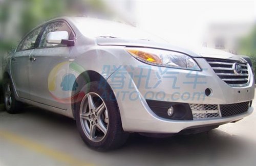 先配5MT变速箱 力帆中级车720谍照再